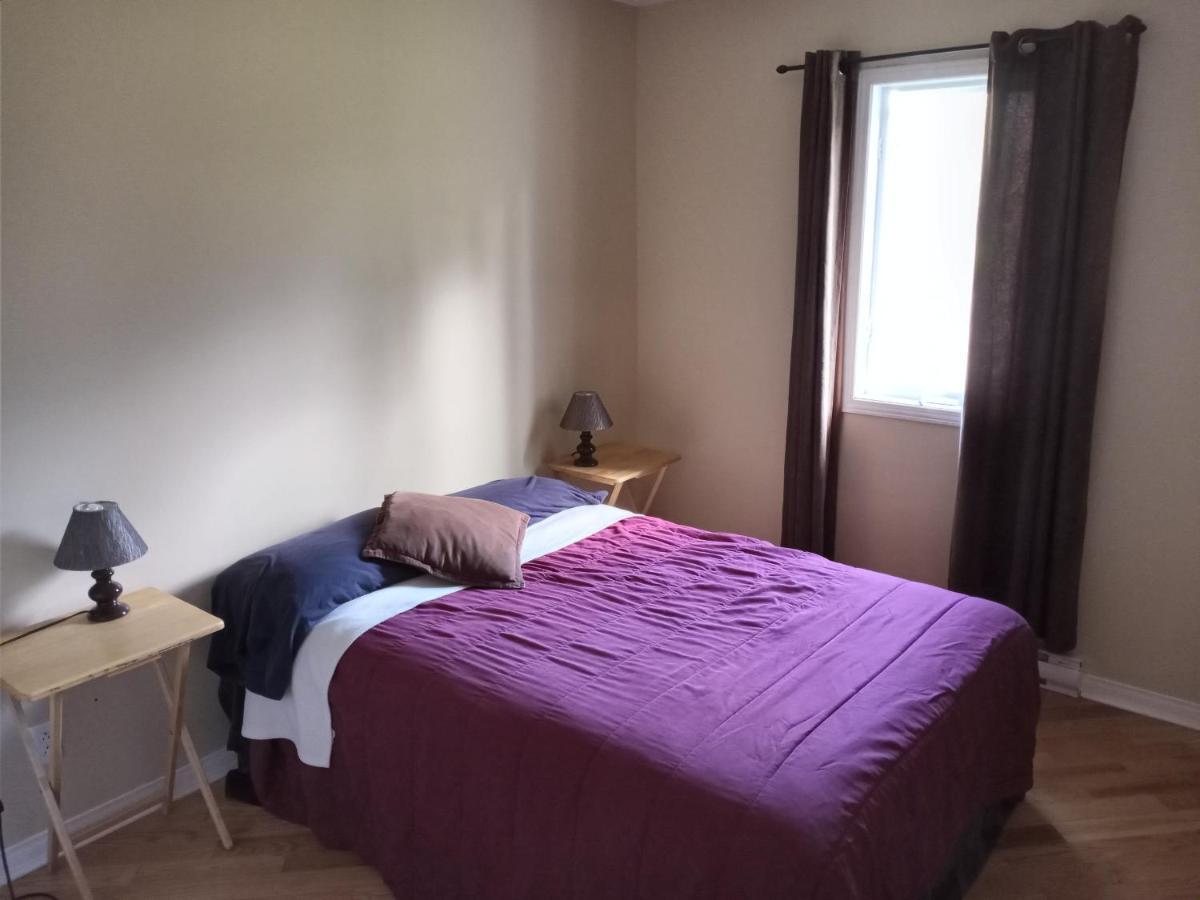Guests Room For Rent / Chambre Prive Dans Maison Partager Maria Exterior photo